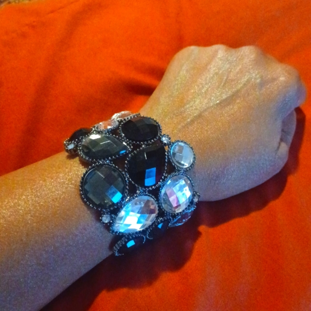 Black & Clear Rhinestone Chunky Fashion Bracelet *OSFM